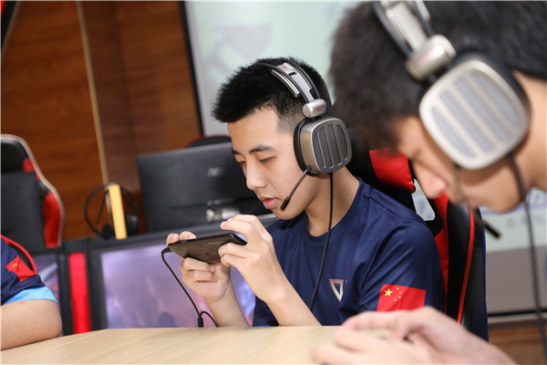 如何看待 Miss 爆料「Faker 年薪 5800 萬(wàn)，LPL 選手月薪保底 2 萬(wàn)」？